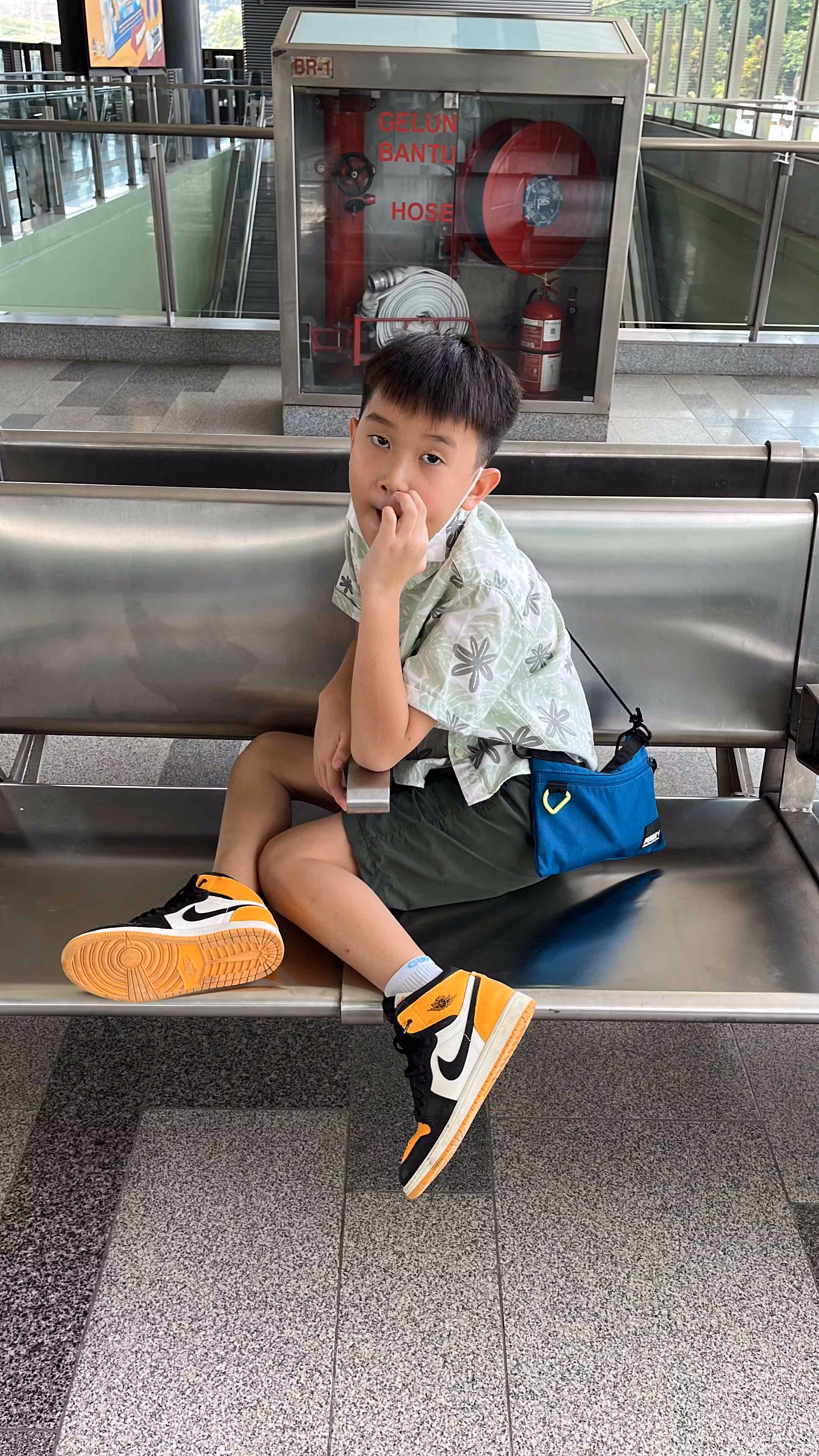 Air Jordan 1 Mid 'Taxi' 554724-701 Air Jordan 1 Mid 'Taxi' 554724-701